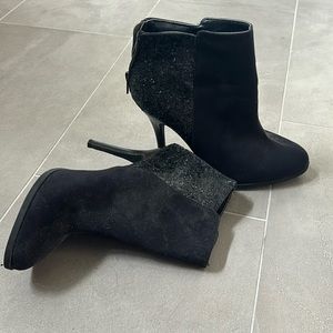 Mossimo size 7 black and sparkle zipper back heeled bootie